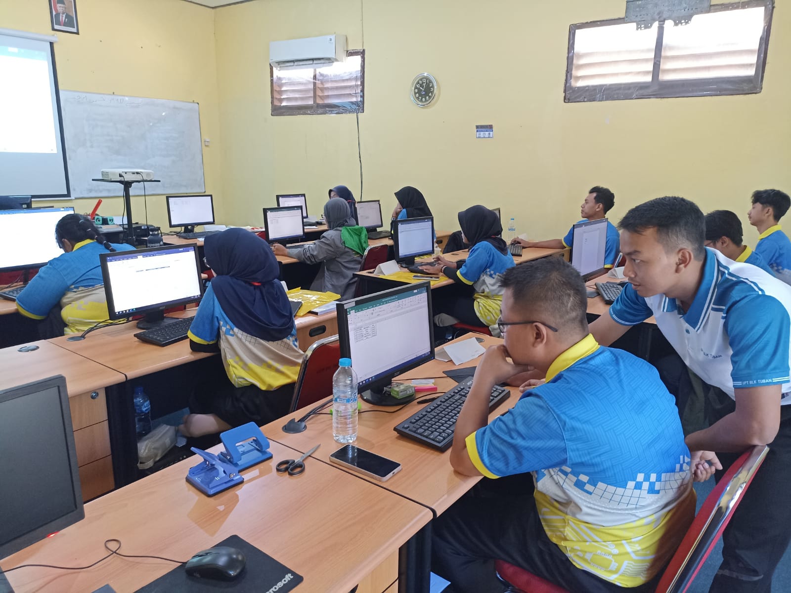 Bisnis & Manajemen 2