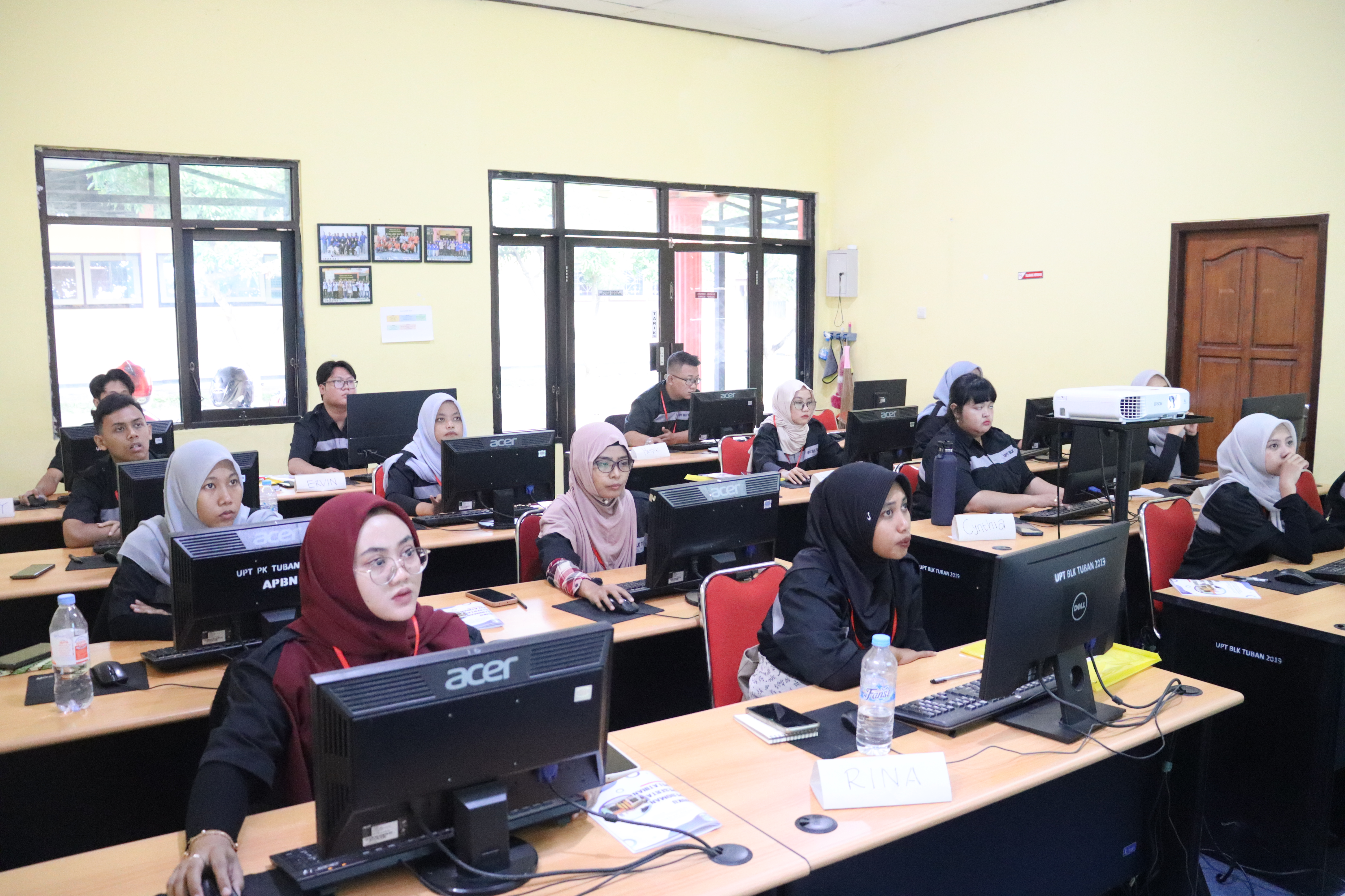 Bisnis & Manajemen 3